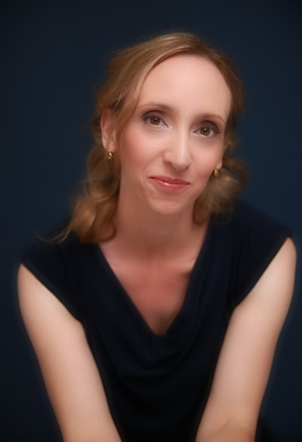 https://www.hugopublishing.fr/wp-content/uploads/2020/10/DE-KERLAN-Eva.jpg